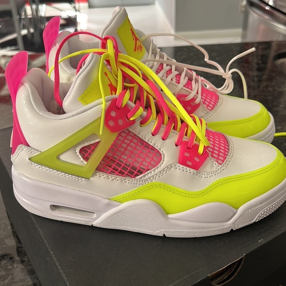 Air Jordan 4 Retro - Picture 3 of 8